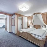 Regina Hotell 4*
